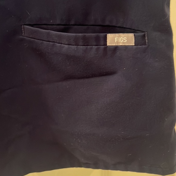 Figs- Casma™ Three-Pocket Scrub Top - Picture 11 of 11
